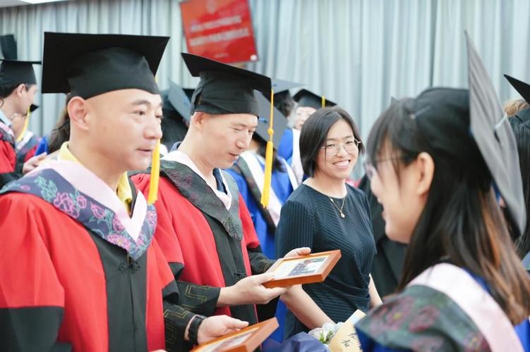 留学室友偷钱_大学室友偷钱