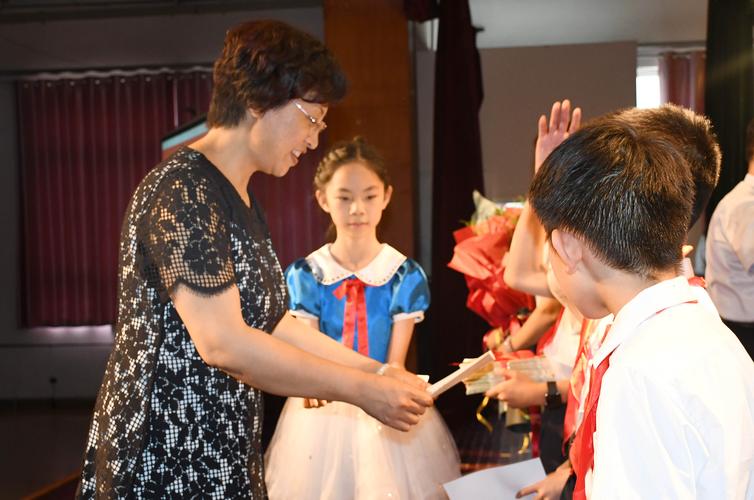 出国留学先生-出国留学的人物